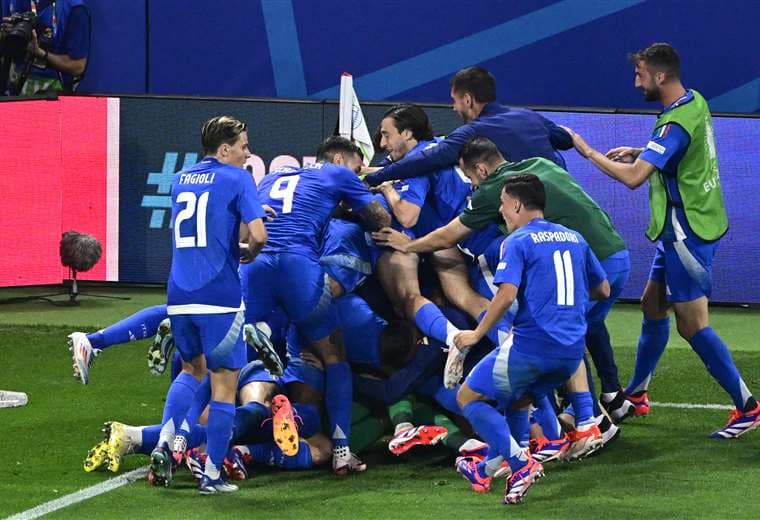 Italia le rompe el corazón a Croacia en su camino a octavos