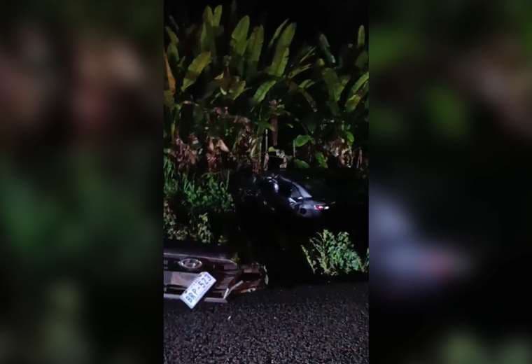 Hombre muere tras choque de dos carros en Uvita de Osa
