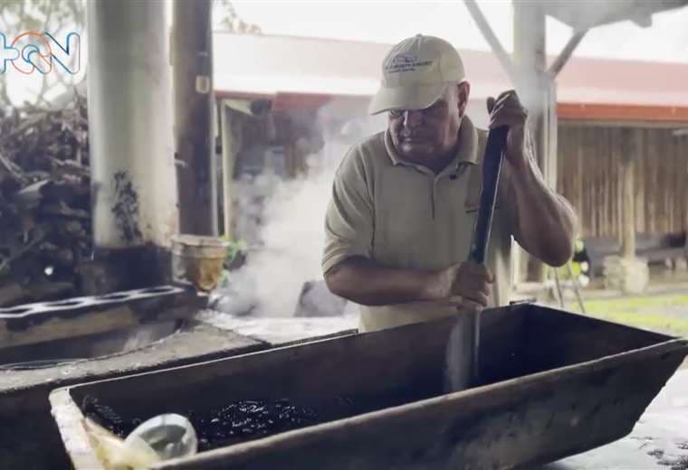 “Chino” y su misión de endulzar a turistas nacionales y extranjeros