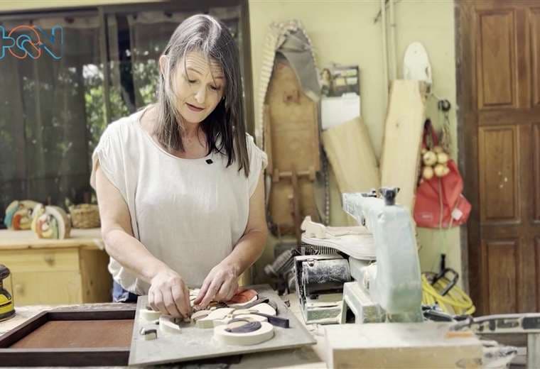 Cinthya Soto: la madre artesana que encontró en la madera una nueva vida