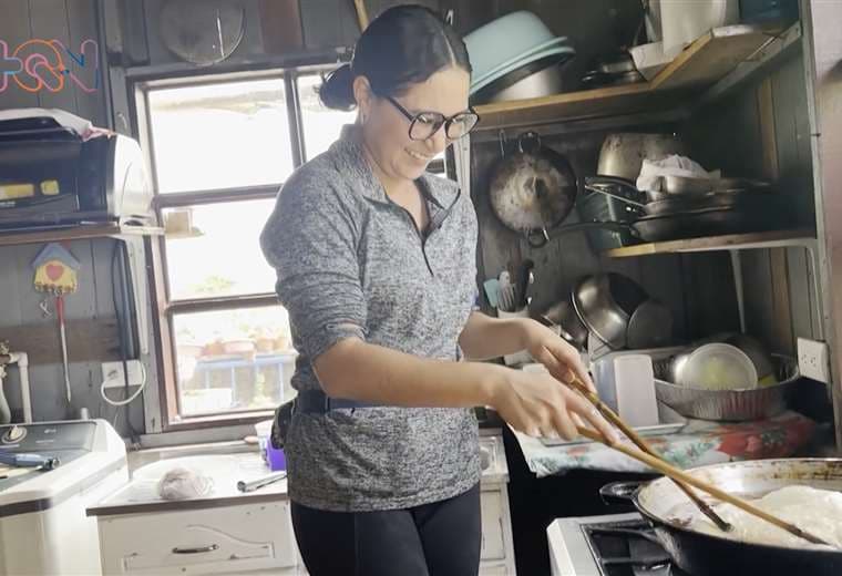 Adriana Aguilar: la joven bibliotecóloga que lucha por un sueño en San Juan de Naranjo