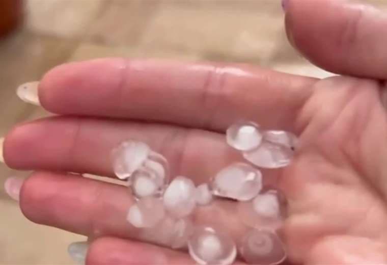 Fuertes aguaceros y caída de granizo sorprenden a vecinos de Heredia