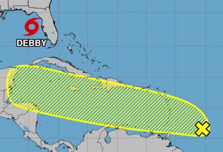 Centro de Huracanes monitorea onda tropical con potencial para convertirse en ciclón