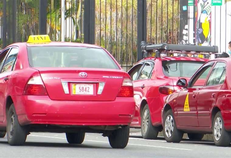 Tarifas de taxis bajarán entre ₡5 y ₡15