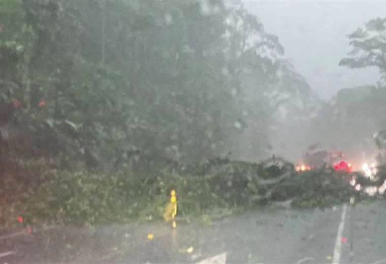 Fuertes lluvias obligan al cierre de la ruta 32 